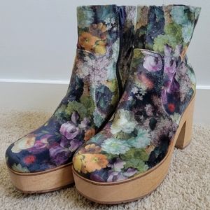 Charlotte Stone Floral Velvet Paz Size 10